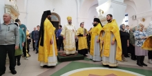 Епископ Феодосий совершил Божественную литургию в Петропавловском храме