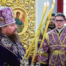 Всенощное бдение на Крестовоздвижение в Петропавловском храме