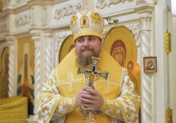 Божественная литургия в Петропавловском храме. День святителя Николая
