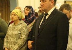 Вечернее богослужение в Богоявлениском храме в день престольного праздника. Награждение