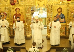 Вечернее богослужение в Богоявлениском храме в день престольного праздника. Награждение