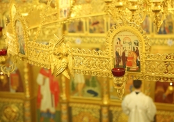 Вечернее богослужение в Богоявлениском храме в день престольного праздника. Награждение