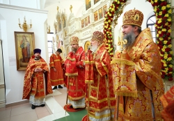 Божественная литургия в Петропавловском храме, юбилейные мероприятия,  приглашенные гости