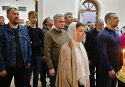 Божественная литургия в Петропавловском храме, юбилейные мероприятия,  приглашенные гости