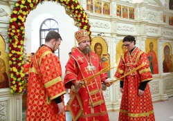 Божественная литургия в Петропавловском храме, юбилейные мероприятия,  приглашенные гости