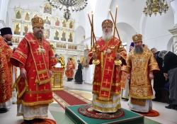 Божественная литургия в Петропавловском храме, юбилейные мероприятия,  приглашенные гости