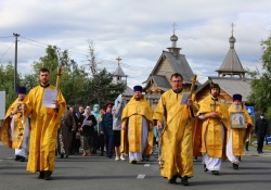 Престольный праздник, Божественная литургия и крестный ход