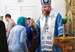 Престольный праздник в Харпе, Божественная литургия