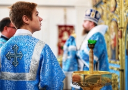 Престольный праздник в Харпе, Божественная литургия