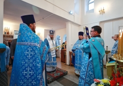 Престольный праздник в Харпе, Божественная литургия