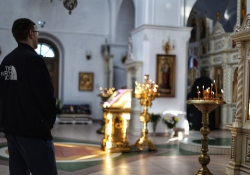 Всенощное бдение на Крестовоздвижение в Петропавловском храме, вынес креста
