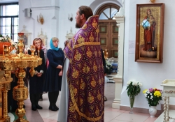 Божественная литургия на Крестовоздвижение в Петропавловском храме