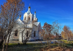 Божественная литургия на Крестовоздвижение в Петропавловском храме