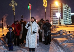 Крещение Господне в Новом Уренгое. Божественная литургия, великое освящение воды, крестный ход