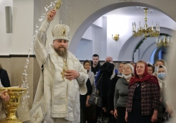 Крещение Господне в Новом Уренгое. Божественная литургия, великое освящение воды, крестный ход