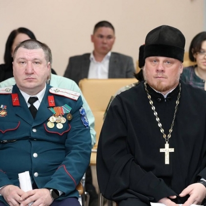 Священнослужитель на заседании Совета общественных объединений