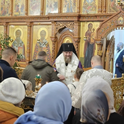 Архиепископ Николай совершил Новогодний молебен в Новом Уренгое