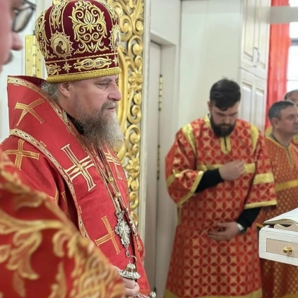 Архиерейское служение в воскресный день в храме Петра и Павла