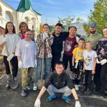 Посадка саженцев в лабытнангском храме