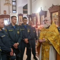 В г. Ноябрьск для сотрудников МЧС отслужили молебен перед иконой "Неопалимая Купина".