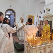 Архиерейское богослужение в Петропавловском храме в Родительскую субботу