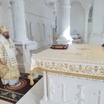 Викарный архиерей совершил богослужение в день Крещения Руси в Кафедральном соборе