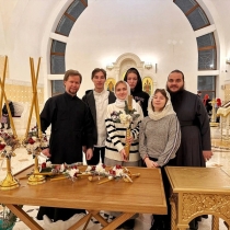 Молодёжь Преображенского собора участвует в подготовке к Рождеству