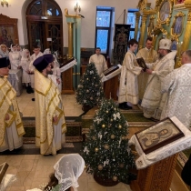 Архипастырский визит в Надым. Литургия в Никольской церкви