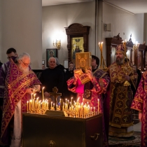 7 марта в Архангельском храме Ноябрьска совершили Божественную литургию