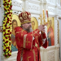 Архиерейское служение в праздник Светлого Христова Воскресения в Петропавловском храме
