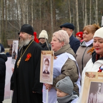 Течёт река бессмертного полка: акция «Бессмертный полк» в Ноябрьске