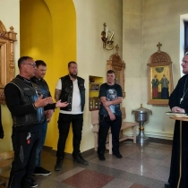 Гости в храме Александра Невского