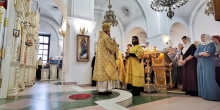 Божественная литургия в воскресный день в Петропавловском храме 
