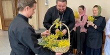 Поздравление сотрудниц Петропавловского храма с 8 марта