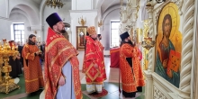 Архиепископ Николай совершил литургию в Петропавловском храме