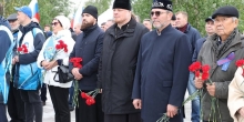 Настоятели храмов Надыма на церемонии возложения цветов