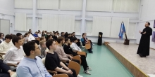 Священнослужитель Дьякон Виталий Хоменко говорил со студентами об опасности экстремизма