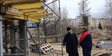 Архиепископ Николай посетил строящийся храм в Новом Уренгое
