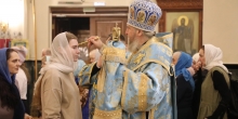 В храме Ноябрьска Преосвященнейший Феодосий совершил всенощное бдение Благовещения