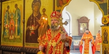 В Неделю о слепом владыка Феодосий совершил Литургию Архангельском храме